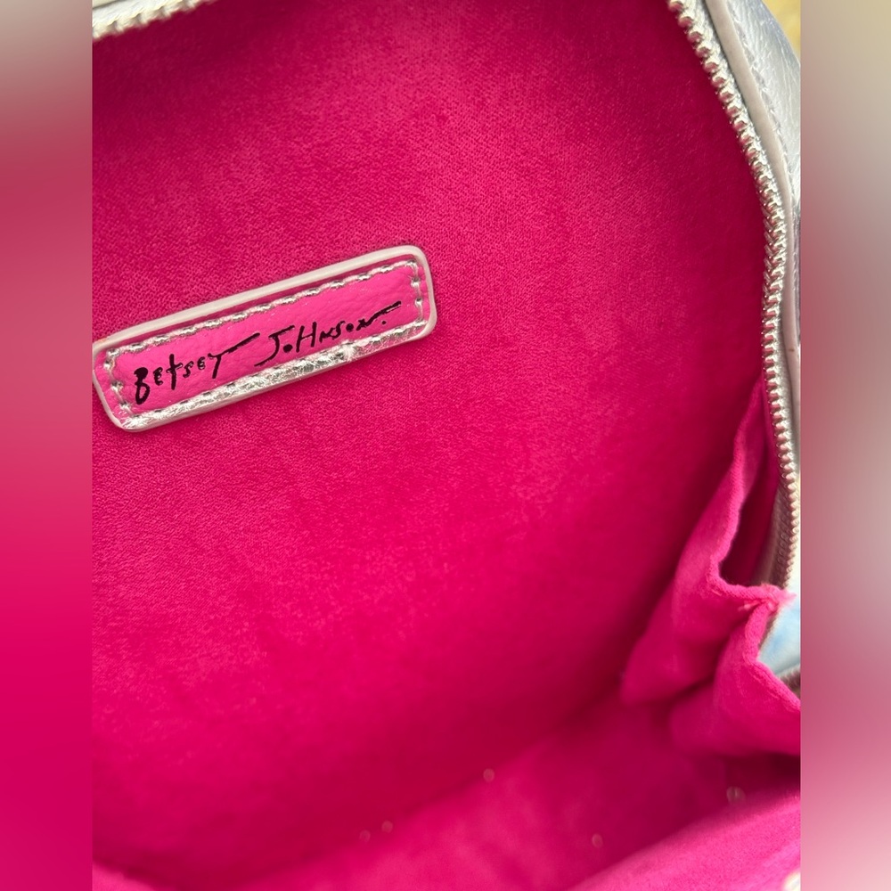 🆕 BETSEY JOHNSON 🧿 NWOT Bone-Jour Sugar Skull Crossbody Bag, Silver & Rainbow - Picture 13 of 16